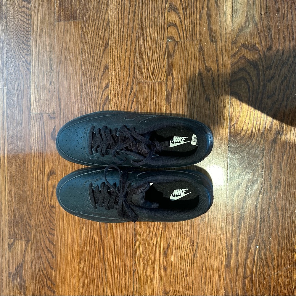 Nike Size 10.5 Men’s Black Court Vision Low